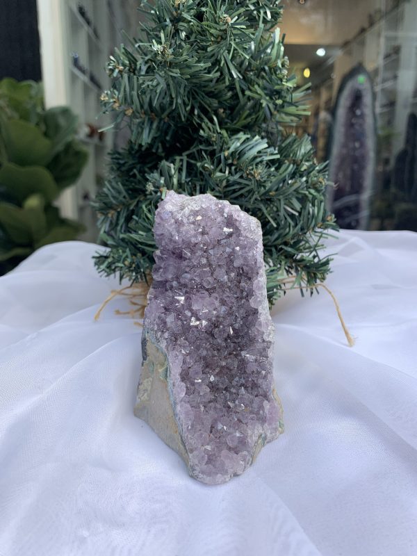 HỐC THẠCH ANH TÍM NHỎ – SMALL AMETHYST (TV388), KL: 0.474 KG, KT: 10.3 x 8.6 CM