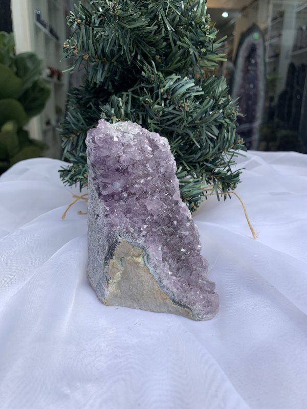 HỐC THẠCH ANH TÍM NHỎ – SMALL AMETHYST (TV388), KL: 0.474 KG, KT: 10.3 x 8.6 CM