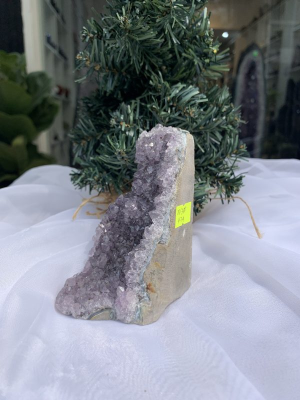 HỐC THẠCH ANH TÍM NHỎ – SMALL AMETHYST (TV388), KL: 0.474 KG, KT: 10.3 x 8.6 CM