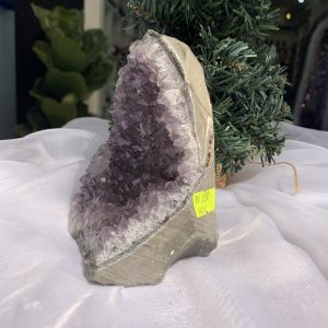 HỐC THẠCH ANH TÍM NHỎ – SMALL AMETHYST (TV398), KL: 0.96KG, KT: 12.2 x 10 CM