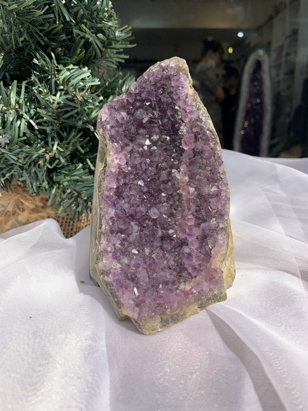 HỐC THẠCH ANH TÍM NHỎ – SMALL AMETHYST(TV316), KL: 0.79 KG, KT: 13 x 9 CM 