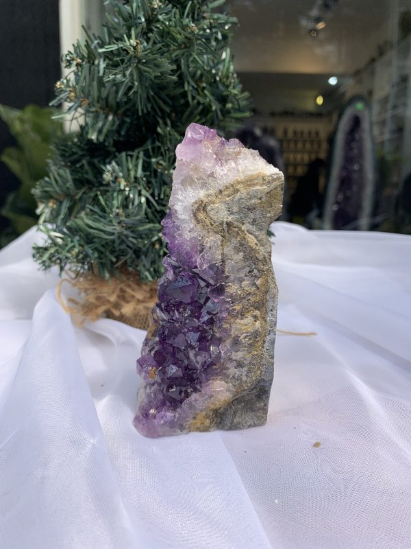 HỐC THẠCH ANH TÍM NHỎ – SMALL AMETHYST (TV392), KL: 0.396KG, KT: 12 x 5.6 CM