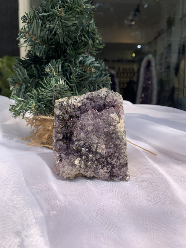 HỐC THẠCH ANH TÍM NHỎ – SMALL AMETHYST (TV395), KL: 0.458KG, KT: 8.2x 6.8 CM