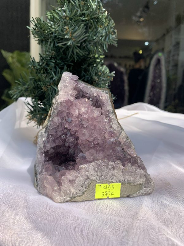 HỐC THẠCH ANH TÍM NHỎ – SMALL AMETHYST GEODE (TV253), KL: 0.376KG, KT: 8x10 CM