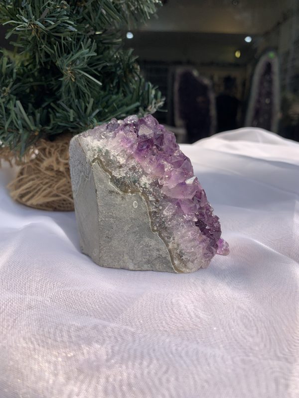 HỐC THẠCH ANH TÍM NHỎ – SMALL AMETHYST (TV329), KL: 0.4 KG, KT: 8 x 5 CM