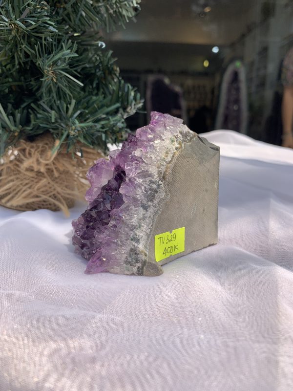 HỐC THẠCH ANH TÍM NHỎ – SMALL AMETHYST (TV329), KL: 0.4 KG, KT: 8 x 5 CM