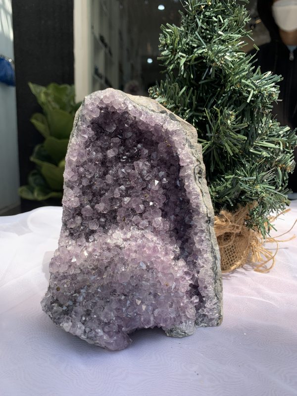 HỐC THẠCH ANH TÍM NHỎ – SMALL AMETHYST GEODE (TV272), KL: 1.64 KG, KT: 15x12 CM