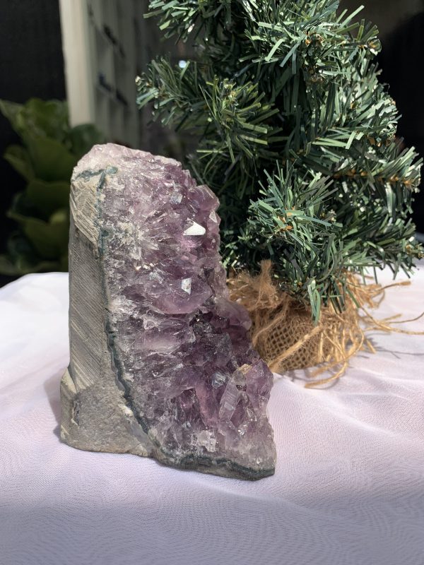 HỐC THẠCH ANH TÍM NHỎ – SMALL AMETHYST GEODE (TV263), KL: 0.842KG, KT: 13x8 CM