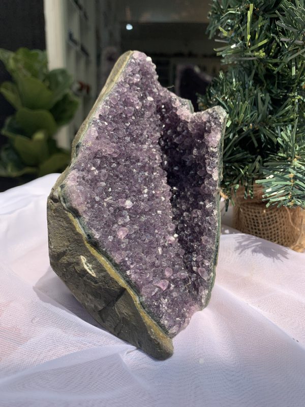 HỐC THẠCH ANH TÍM NHỎ – SMALL AMETHYST GEODE (TV261), KL: 1.264KG, KT: 12x14 CM