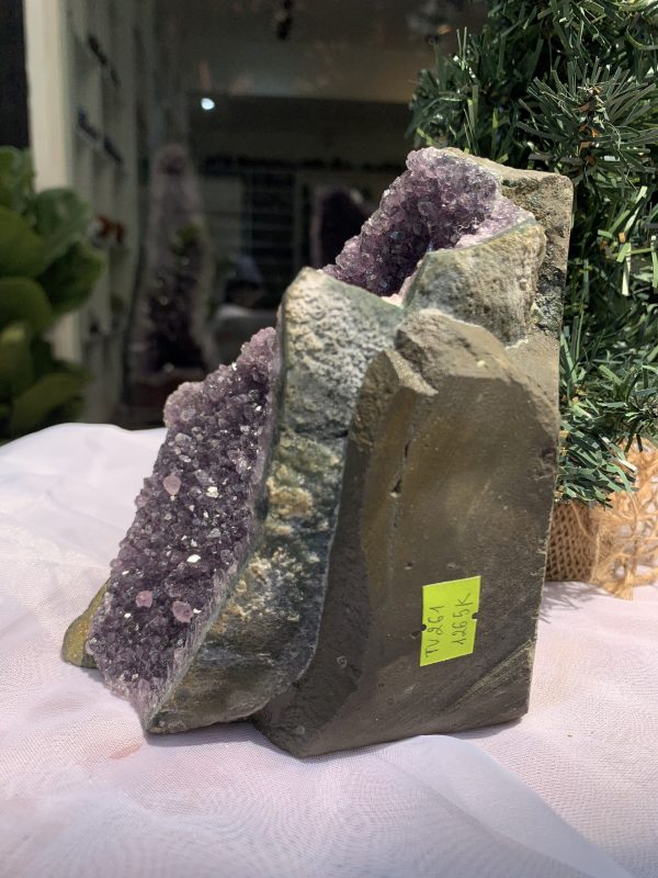 HỐC THẠCH ANH TÍM NHỎ – SMALL AMETHYST GEODE (TV261), KL: 1.264KG, KT: 12x14 CM