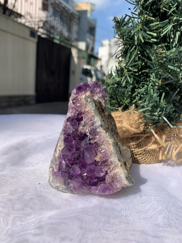 HỐC THẠCH ANH TÍM NHỎ – SMALL AMETHYST GEODE (TV408), KL: 0,374KG, KT: 9,5x6,8 CM