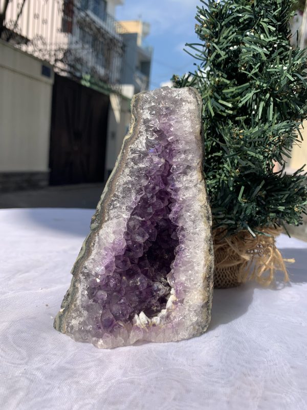 HỐC THẠCH ANH TÍM NHỎ – SMALL AMETHYST GEODE (TV406), KL: 0.606KG, KT: 14,2x8,3 CM