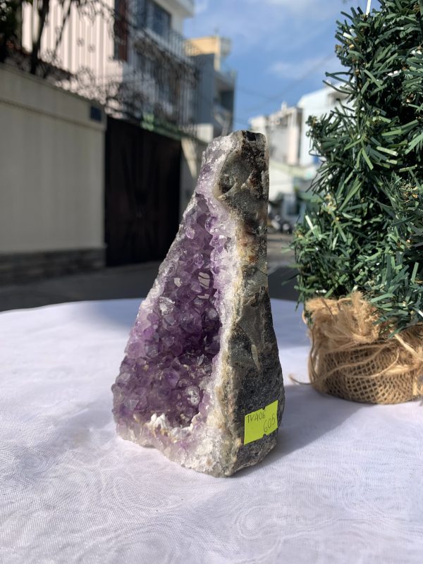 HỐC THẠCH ANH TÍM NHỎ – SMALL AMETHYST GEODE (TV406), KL: 0.606KG, KT: 14,2x8,3 CM