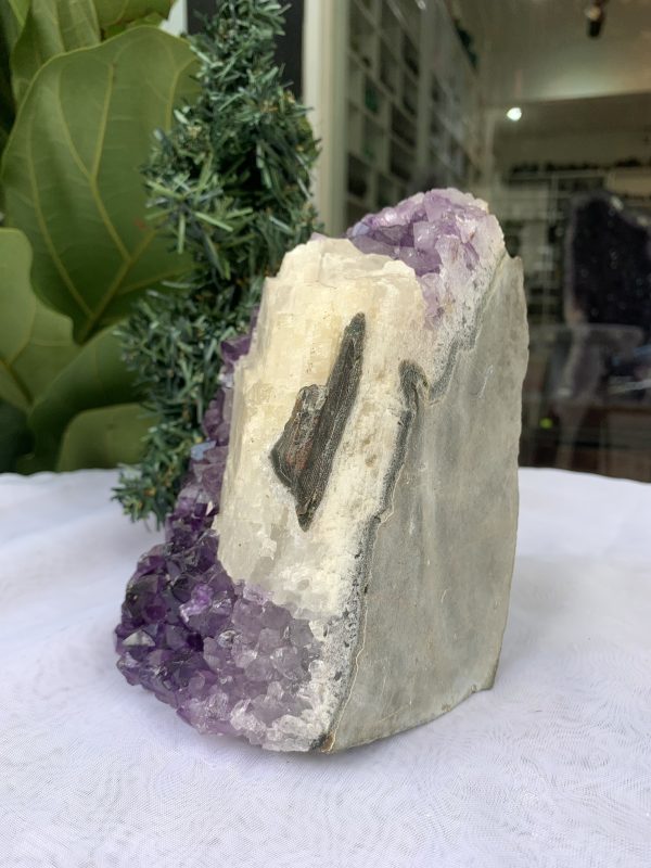 HỐC THẠCH ANH TÍM NHỎ – SMALL AMETHYST GEODE (TV413), KL: 2.688KG, KT: 17x12 CM