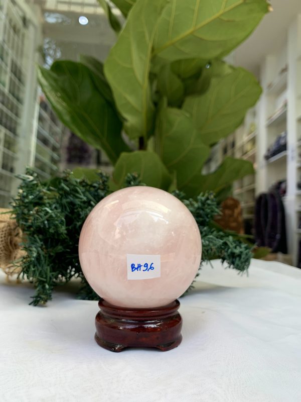 Bi cầu Thạch Anh Hồng – Rose Quartz Sphere (BH96), ĐK: 7,5 CM, KL: 0,600 KG