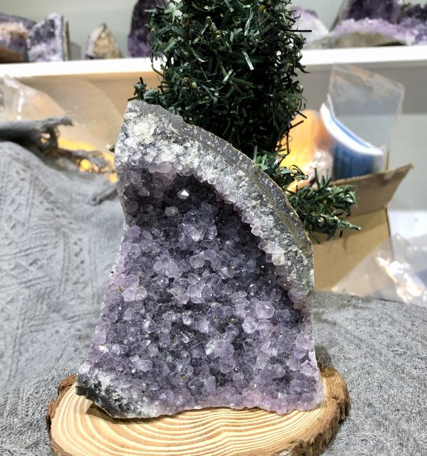 HỐC THẠCH ANH TÍM NHỎ – SMALL AMETHYST (TV405), KL: 0,747KG, KT: 11,3*8,5 CM