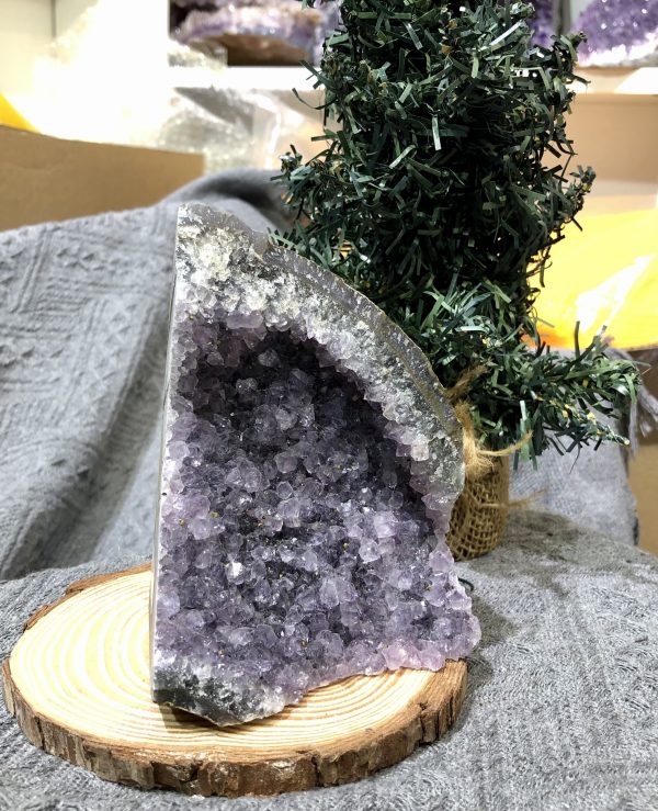 HỐC THẠCH ANH TÍM NHỎ – SMALL AMETHYST (TV405), KL: 0,747KG, KT: 11,3*8,5 CM