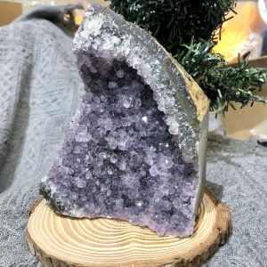 HỐC THẠCH ANH TÍM NHỎ – SMALL AMETHYST (TV405), KL: 0,747KG, KT: 11,3*8,5 CM