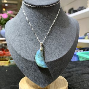 Dây chuyền bạc hình trăng Labradorite | CADA DECOR