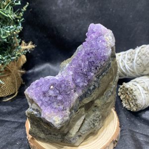 HỐC THẠCH ANH TÍM NHỎ – SMALL AMETHYST GEODE (TV426), KL: 0,942KG, KT: 8,5*2CM