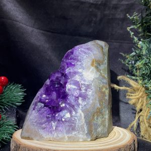 HỐC THẠCH ANH TÍM NHỎ – SMALL AMETHYST GEODE (TV481), KL: 0,715KG, KT: 13*7,5CM