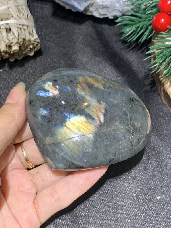 TRÁI TIM ĐÁ XÀ CỪ – Labradorite (TXC8) – KT: 6,36 *7,32CM, KL: 0,192KG