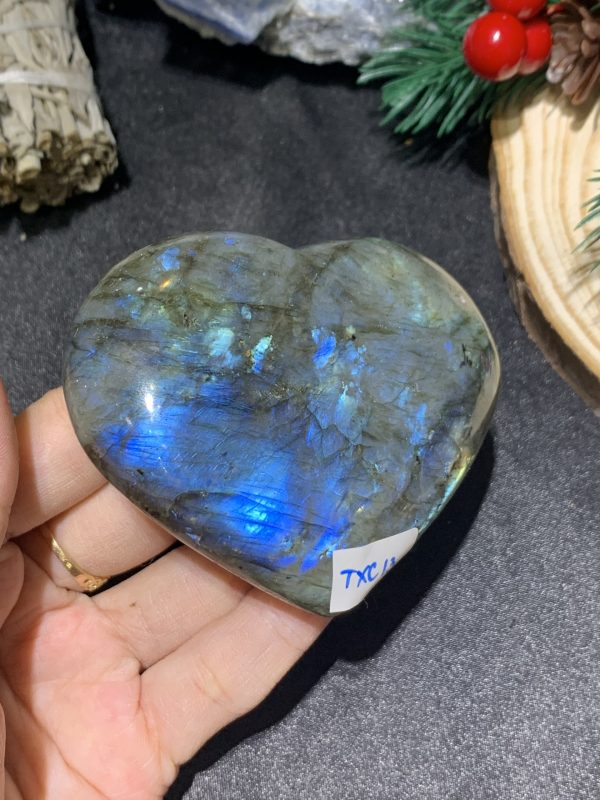 TRÁI TIM ĐÁ XÀ CỪ – Labradorite (TXC13) – KT: 6,46*7,13CM, KL: 0,164KG