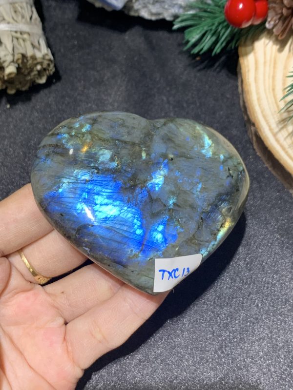 TRÁI TIM ĐÁ XÀ CỪ – Labradorite (TXC13) – KT: 6,46*7,13CM, KL: 0,164KG