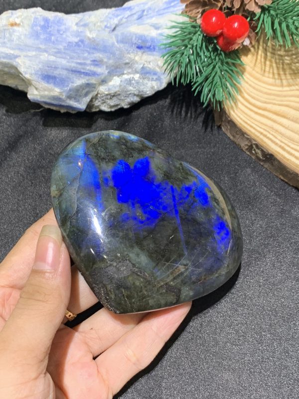 TRÁI TIM ĐÁ XÀ CỪ – Labradorite (TXC40) – KT: 7,81*8,55CM, KL: 0,274KG