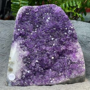 HỐC THẠCH ANH TÍM NHỎ – SMALL AMETHYST GEODE (TV525), KL: 1,522KG, KT: 13,5*12,5CM