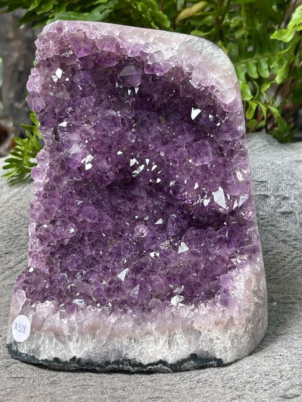 HỐC THẠCH ANH TÍM NHỎ – SMALL AMETHYST GEODE (TV528), KL: 1,682KG, KT: 15*11CM