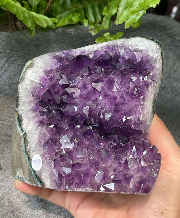 HỐC THẠCH ANH TÍM NHỎ – SMALL AMETHYST GEODE (TV530), KL: 1,336KG, KT: 11*10CM