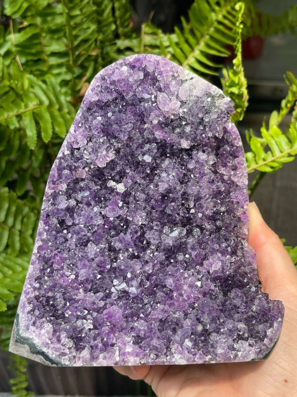 HỐC THẠCH ANH TÍM NHỎ – SMALL AMETHYST GEODE (TV538), KL: 1,748KG, KT: 15*11CM