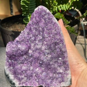 HỐC THẠCH ANH TÍM NHỎ – SMALL AMETHYST GEODE (TV541), KL: 1,026KG, KT: 14*11CM