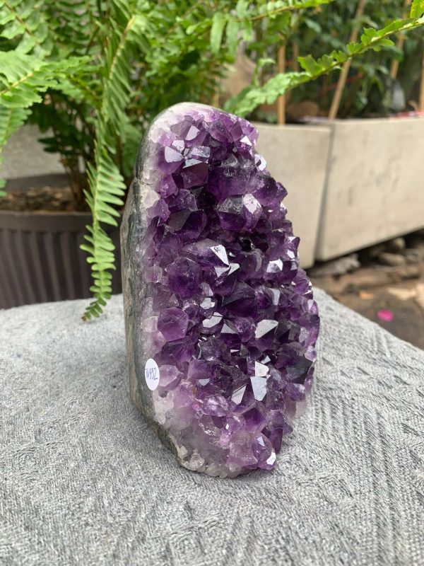 HỐC THẠCH ANH TÍM NHỎ – SMALL AMETHYST GEODE (TV552), KL: 1,24KG, KT: 13,5*8,5CM