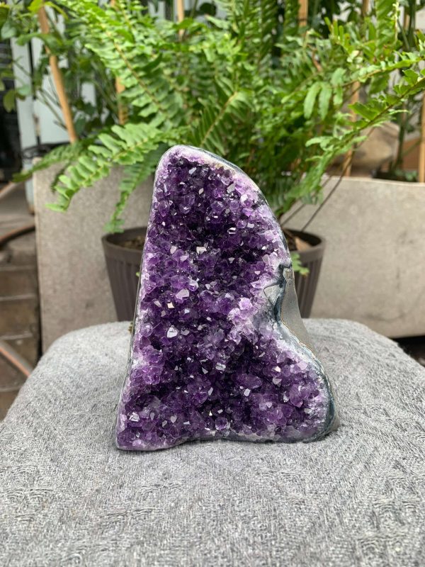 HỐC THẠCH ANH TÍM NHỎ – SMALL AMETHYST GEODE (TV555), KL: 0,874KG, KT: 13,5*9CM