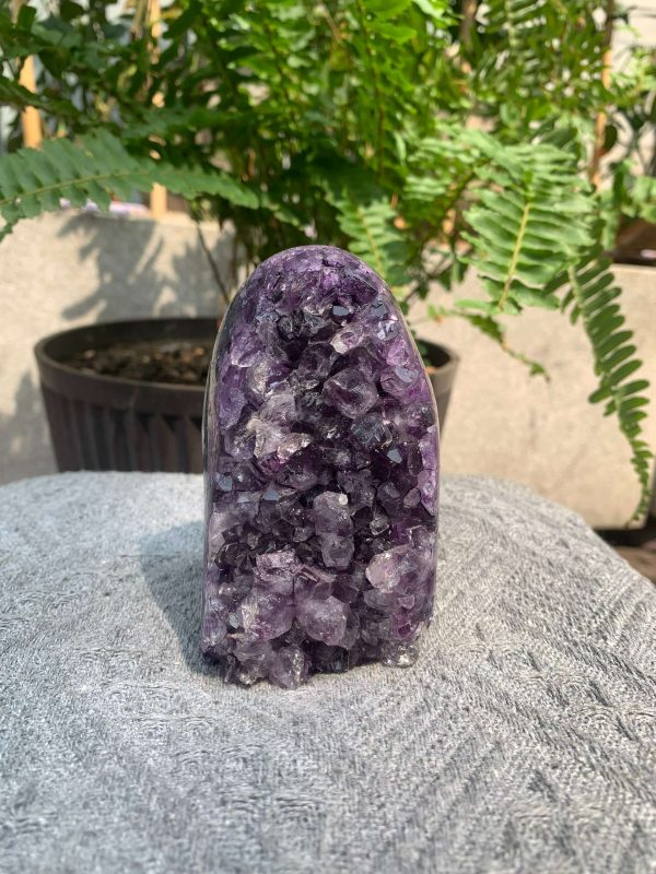 HỐC THẠCH ANH TÍM NHỎ – SMALL AMETHYST GEODE (TV563), KL: 0,566KG, KT: 10*3,5CM