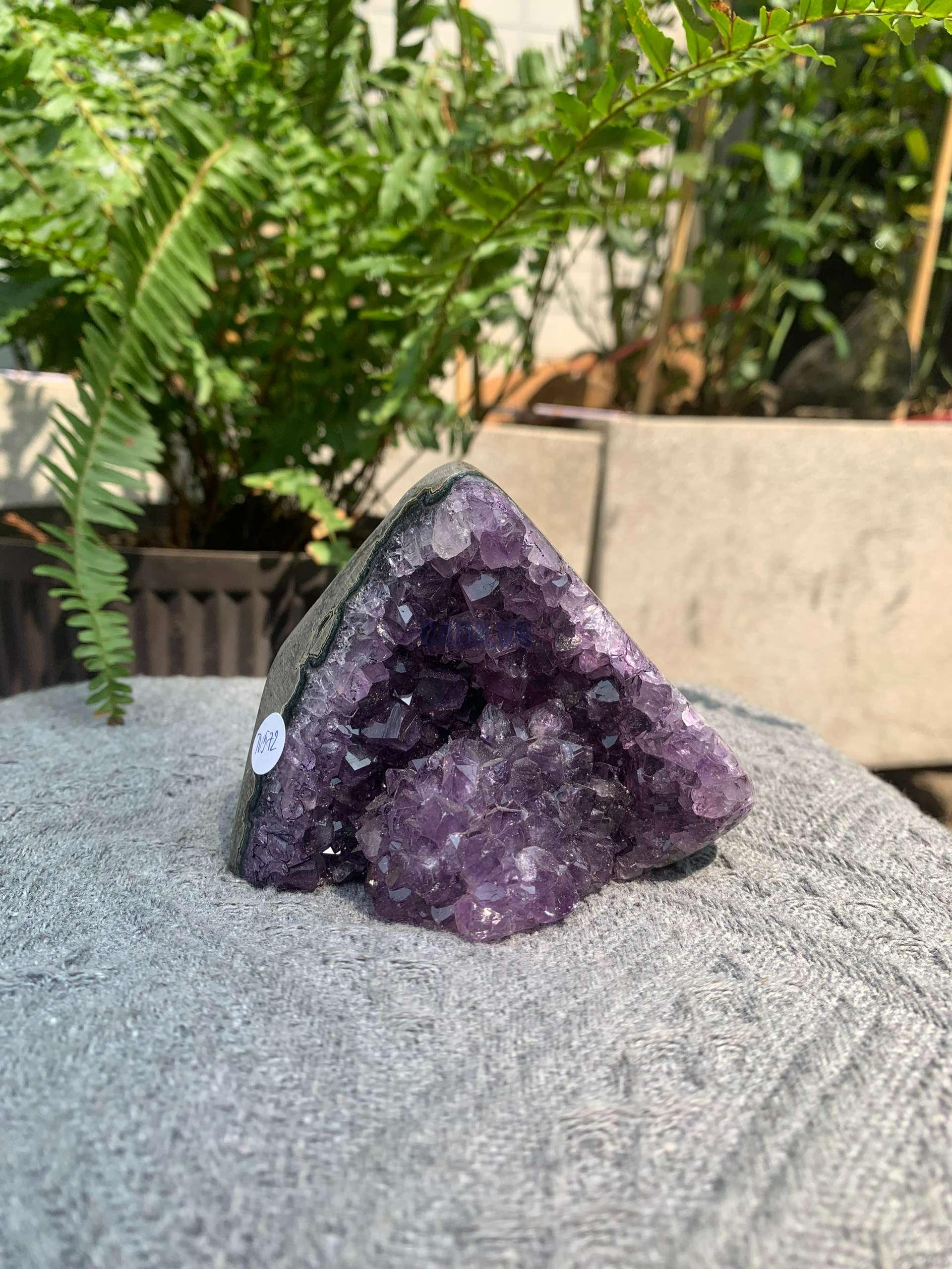 HỐC THẠCH ANH TÍM NHỎ – SMALL AMETHYST GEODE (TV572), KL: 0,528KG, KT: 7,5*9CM