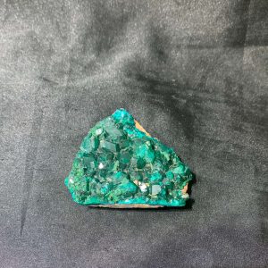 DIOPTASE SPECIMEN – TINH THỂ SƯU TÂM | CADA DECOR