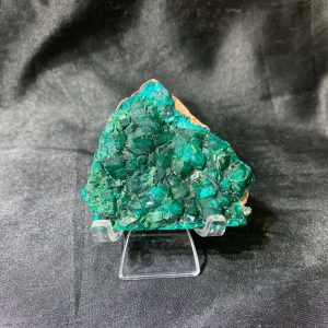 DIOPTASE SPECIMEN – TINH THỂ SƯU TÂM | CADA DECOR