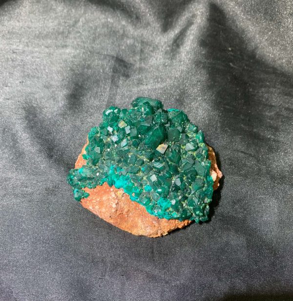 DIOPTASE SPECIMEN – TINH THỂ SƯU TÂM | CADA DECOR