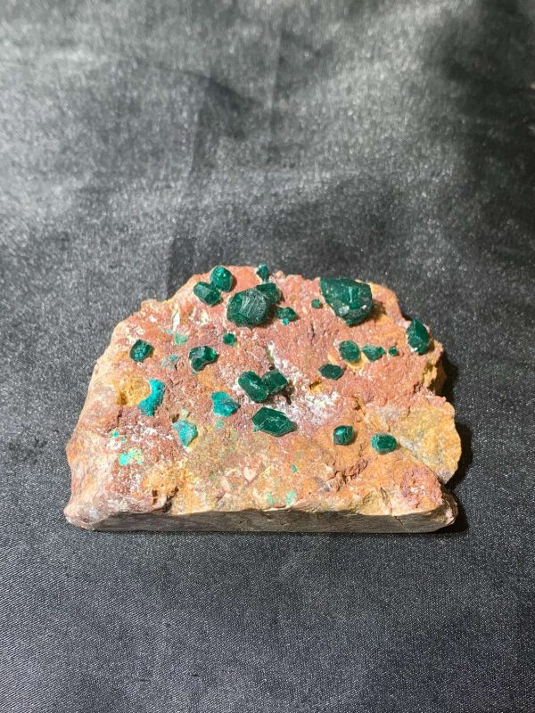 DIOPTASE SPECIMEN – TINH THỂ SƯU TÂM | CADA DECOR