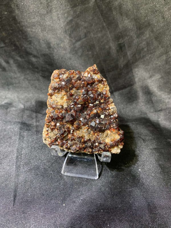 GARNET SPECIMEN – TINH THỂ SƯU TẦM, KL: 0,11kg – KT: 6x6cm | CADA DECOR