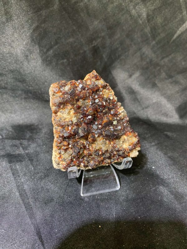 GARNET SPECIMEN – TINH THỂ SƯU TẦM, KL: 0,11kg – KT: 6x6cm | CADA DECOR