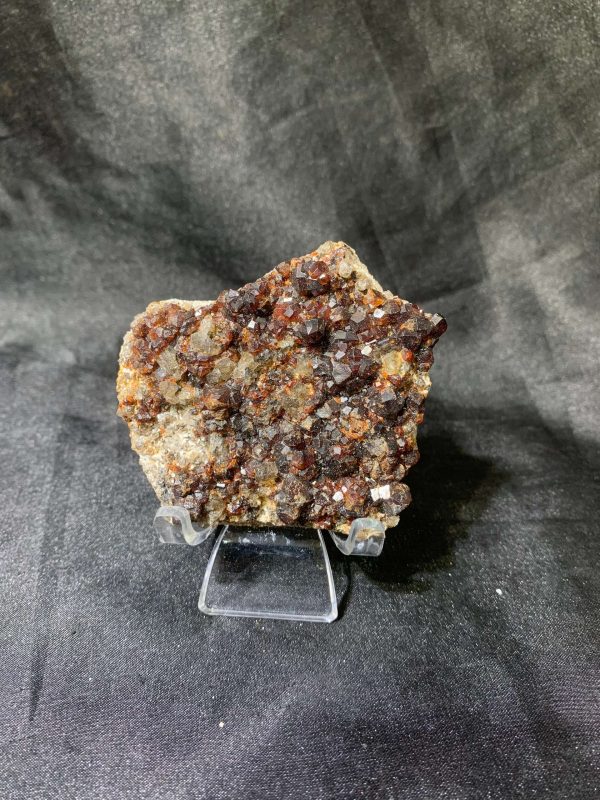 GARNET SPECIMEN – TINH THỂ SƯU TẦM, KL: 0,114kg – KT: 6x5,5cm | CADA DECOR