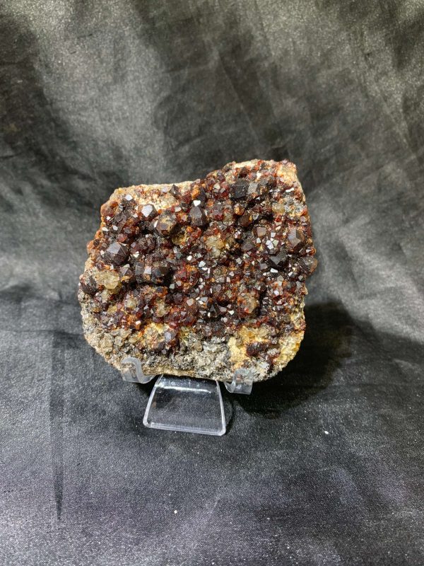 GARNET SPECIMEN – TINH THỂ SƯU TẦM, KL: 0,23kg – KT: 8x8cm | CADA DECOR