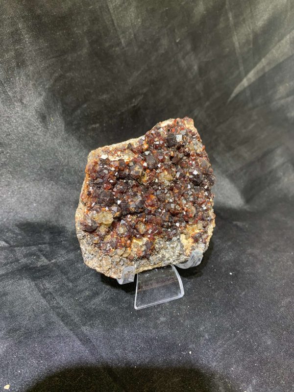 GARNET SPECIMEN – TINH THỂ SƯU TẦM, KL: 0,23kg – KT: 8x8cm | CADA DECOR