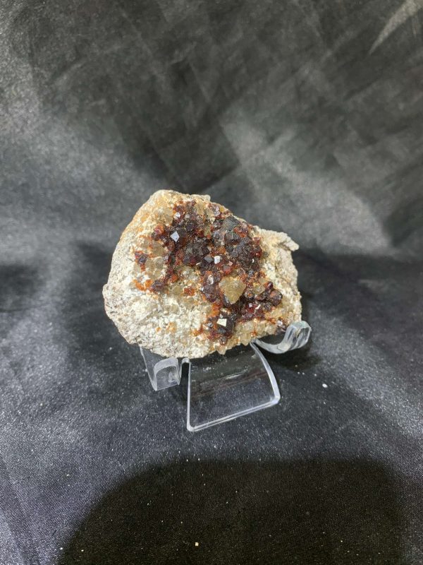 GARNET SPECIMEN – TINH THỂ SƯU TẦM, KL: 0,072kg – KT: 6x4cm | CADA DECOR