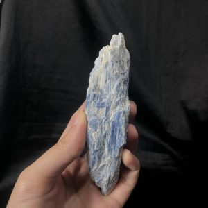 KYANITE SPECIMEN – TINH THỂ SƯU TẦM, KL: 0,144kg | CADA DECOR