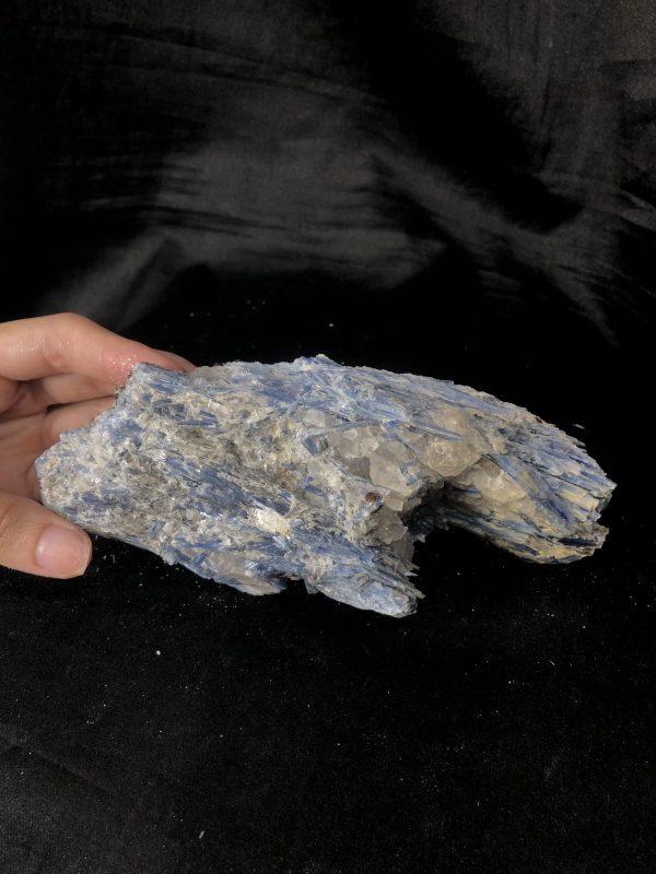 KYANITE SPECIMEN – TINH THỂ SƯU TẦM, KL: 0,57kg | CADA DECOR